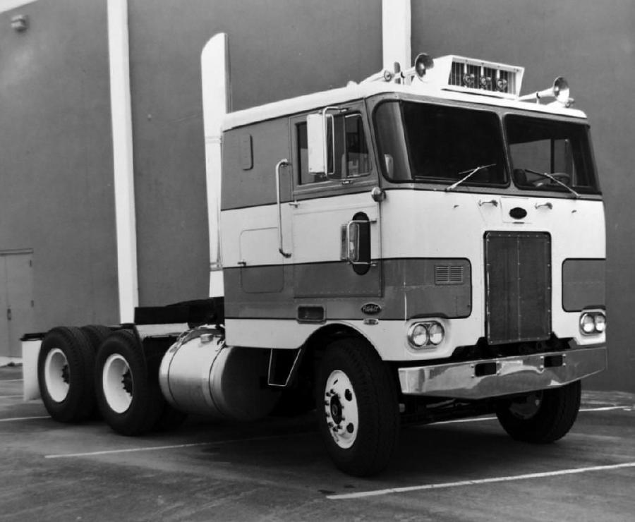  Peterbilt 352 6x4 Tractor 1969 года  (NA) (фото 5 из 9)